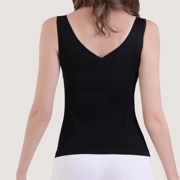 NWT! Women’s Sankom Lace Overlay Compression Tank - Picture 3 of 7